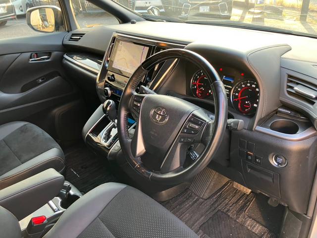 アルファード ２．５Ｓ　タイプゴールド　（１１１）サンルーフ　ＢＳＭ／ブラインドスポットモニター　デジタルインナーミラー　純正ディスプレイオーディオ　バックカメラ　両側電動スライドドア　電動リアゲート　ハーフレザーシート　ＡＣ１００Ｖ電源（12枚目）