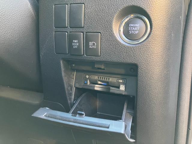 アルファード ２．５Ｓ　タイプゴールド　（１１１）サンルーフ　ＢＳＭ／ブラインドスポットモニター　デジタルインナーミラー　純正ディスプレイオーディオ　バックカメラ　両側電動スライドドア　電動リアゲート　ハーフレザーシート　ＡＣ１００Ｖ電源（16枚目）