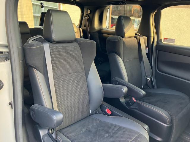 アルファード ２．５Ｓ　タイプゴールド　（１１１）サンルーフ　ＢＳＭ／ブラインドスポットモニター　デジタルインナーミラー　純正ディスプレイオーディオ　バックカメラ　両側電動スライドドア　電動リアゲート　ハーフレザーシート　ＡＣ１００Ｖ電源（38枚目）