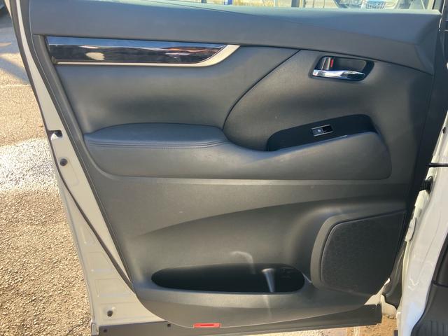 アルファード ２．５Ｓ　タイプゴールド　（５０）ワンオーナー　サンルーフ　後席モニター　フルセグ　バックカメラ　Ｄオーディオ　ＣＤ／ＤＶＤデッキ　レーダークルコン　ＡＣ１００Ｖ　三眼ＬＥＤヘッドライト　両側電動スライドドア　電動リアゲート（17枚目）