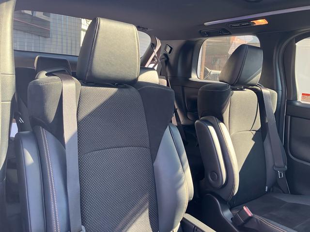 アルファード ２．５Ｓ　タイプゴールド　（５０）ワンオーナー　サンルーフ　後席モニター　フルセグ　バックカメラ　Ｄオーディオ　ＣＤ／ＤＶＤデッキ　レーダークルコン　ＡＣ１００Ｖ　三眼ＬＥＤヘッドライト　両側電動スライドドア　電動リアゲート（29枚目）