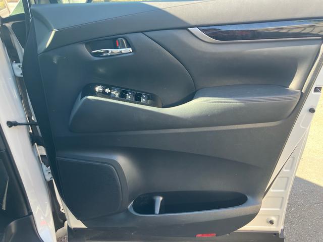 アルファード ２．５Ｓ　タイプゴールド　（５０）ワンオーナー　サンルーフ　後席モニター　フルセグ　バックカメラ　Ｄオーディオ　ＣＤ／ＤＶＤデッキ　レーダークルコン　ＡＣ１００Ｖ　三眼ＬＥＤヘッドライト　両側電動スライドドア　電動リアゲート（37枚目）