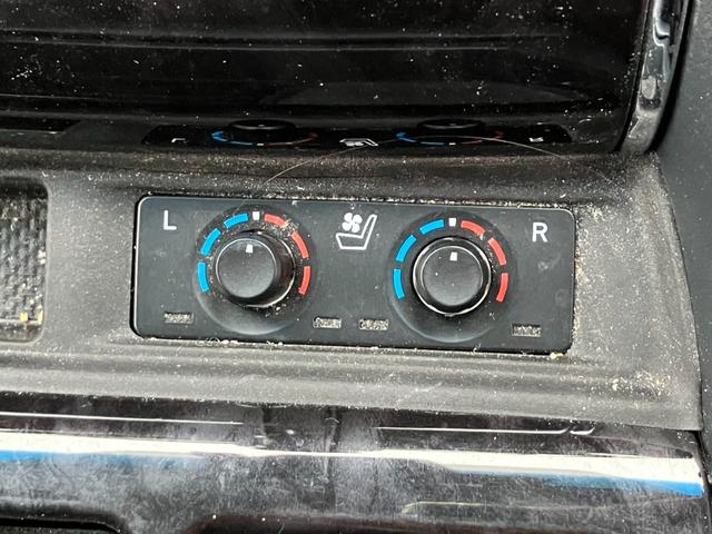 ヴェルファイア ２．５Ｚ　Ｇエディション　純正大型後席モニター　黒革シート　シートエアコン　純正大型ナビ　バックカメラ　パワーバックドア　レーダークルコン　プリクラッシュセーフティー　両側パワスラ　エグゼクティブパワーシート　フルセグＴＶ（7枚目）