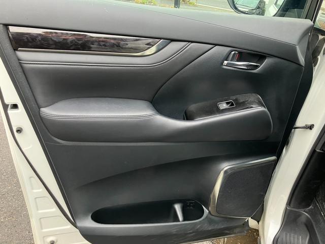 ヴェルファイア ２．５Ｚ　Ｇエディション　純正大型後席モニター　黒革シート　シートエアコン　純正大型ナビ　バックカメラ　パワーバックドア　レーダークルコン　プリクラッシュセーフティー　両側パワスラ　エグゼクティブパワーシート　フルセグＴＶ（16枚目）