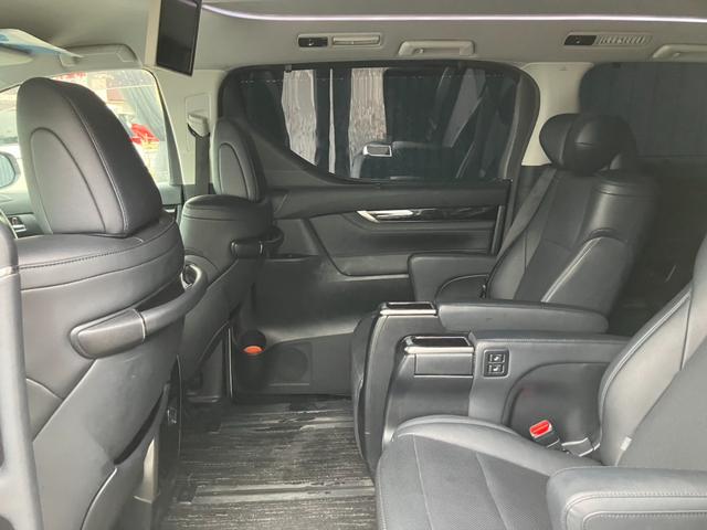 ヴェルファイア ２．５Ｚ　Ｇエディション　純正大型後席モニター　黒革シート　シートエアコン　純正大型ナビ　バックカメラ　パワーバックドア　レーダークルコン　プリクラッシュセーフティー　両側パワスラ　エグゼクティブパワーシート　フルセグＴＶ（22枚目）