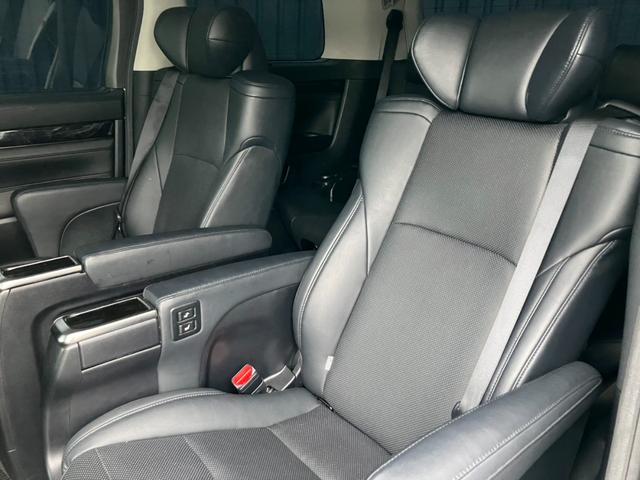 ヴェルファイア ２．５Ｚ　Ｇエディション　純正大型後席モニター　黒革シート　シートエアコン　純正大型ナビ　バックカメラ　パワーバックドア　レーダークルコン　プリクラッシュセーフティー　両側パワスラ　エグゼクティブパワーシート　フルセグＴＶ（23枚目）