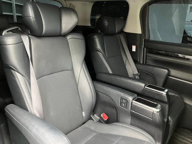 ヴェルファイア ２．５Ｚ　Ｇエディション　純正大型後席モニター　黒革シート　シートエアコン　純正大型ナビ　バックカメラ　パワーバックドア　レーダークルコン　プリクラッシュセーフティー　両側パワスラ　エグゼクティブパワーシート　フルセグＴＶ（30枚目）