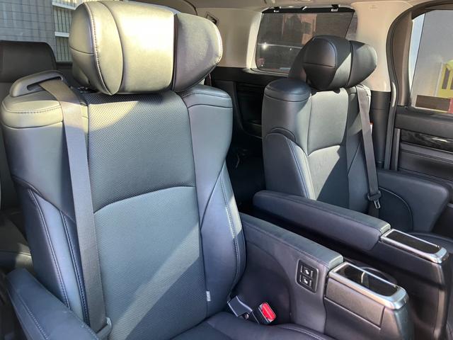 アルファード ２．５Ｓ　Ｃパッケージ　ツインムーンルーフ　フリップダウンモニター　両側パワースライドドア　Ｂｌｕｅｔｏｏｔｈオーディオ　レザーシート　シートヒーター　ＬＥＤヘッドライト　クリアランスソナー　バックカメラ　パワーシート（34枚目）