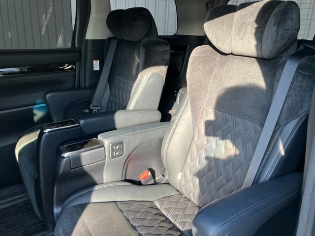 アルファード 2.5S Cパッケージ 純正大型後席モニター 純正大型ナビ 両側パワースライドドア ハーフレザーシート レーダークルコン プリクラッシュセーフティ クリアランスソナー バックカメラ フルセグ パワーバックドア ETC(24枚目)