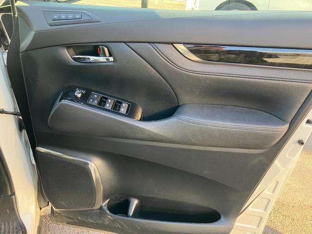 アルファード 2.5S Cパッケージ 純正大型後席モニター 純正大型ナビ 両側パワースライドドア ハーフレザーシート レーダークルコン プリクラッシュセーフティ クリアランスソナー バックカメラ フルセグ パワーバックドア ETC(35枚目)