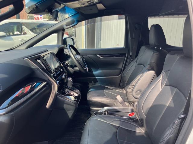 アルファード ２．５Ｓ　タイプゴールド　純正大型後席モニター　デジタルインナーミラー　両側パワスラ　バックカメラ　ナビ機能付ディスプレイオーディオ　３眼ヘッドライト　パワーバックドア　ドライブレコーダー　専用ハーフレザーシート　ＥＴＣ（16枚目）