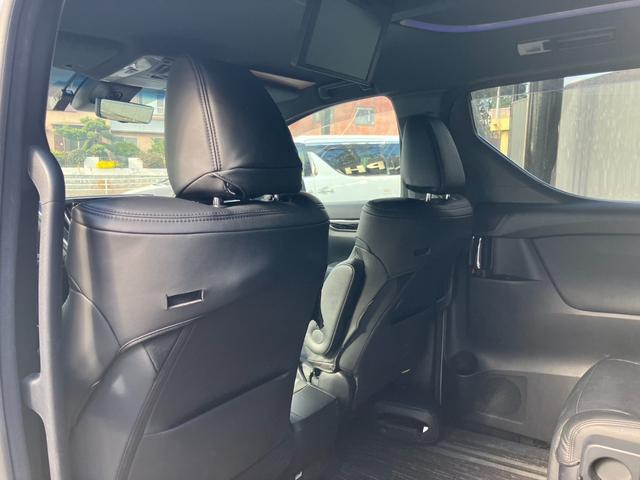 アルファード ２．５Ｓ　タイプゴールド　純正大型後席モニター　デジタルインナーミラー　両側パワスラ　バックカメラ　ナビ機能付ディスプレイオーディオ　３眼ヘッドライト　パワーバックドア　ドライブレコーダー　専用ハーフレザーシート　ＥＴＣ（18枚目）