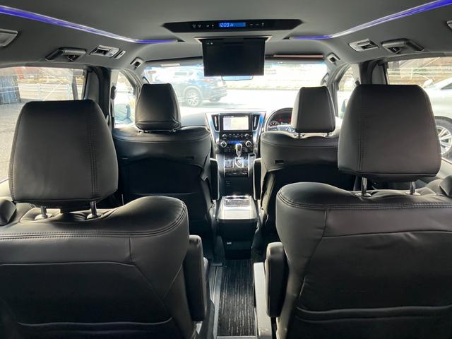 アルファード ２．５Ｓ　タイプゴールド　純正大型後席モニター　デジタルインナーミラー　両側パワスラ　バックカメラ　ナビ機能付ディスプレイオーディオ　３眼ヘッドライト　パワーバックドア　ドライブレコーダー　専用ハーフレザーシート　ＥＴＣ（23枚目）