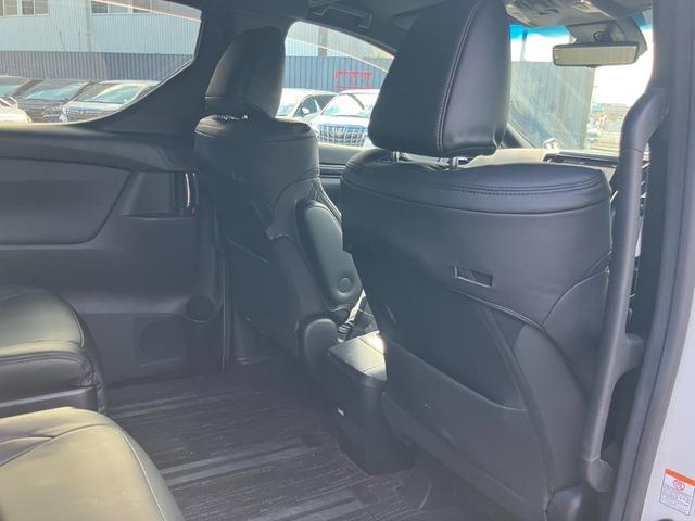 アルファード ２．５Ｓ　タイプゴールド　純正大型後席モニター　デジタルインナーミラー　両側パワスラ　バックカメラ　ナビ機能付ディスプレイオーディオ　３眼ヘッドライト　パワーバックドア　ドライブレコーダー　専用ハーフレザーシート　ＥＴＣ（28枚目）