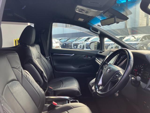 アルファード ２．５Ｓ　タイプゴールド　純正大型後席モニター　デジタルインナーミラー　両側パワスラ　バックカメラ　ナビ機能付ディスプレイオーディオ　３眼ヘッドライト　パワーバックドア　ドライブレコーダー　専用ハーフレザーシート　ＥＴＣ（30枚目）