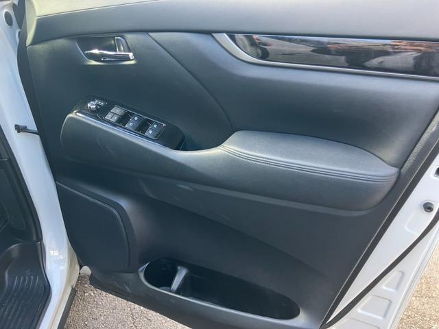 アルファード ２．５Ｓ　タイプゴールド　純正大型後席モニター　デジタルインナーミラー　両側パワスラ　バックカメラ　ナビ機能付ディスプレイオーディオ　３眼ヘッドライト　パワーバックドア　ドライブレコーダー　専用ハーフレザーシート　ＥＴＣ（32枚目）