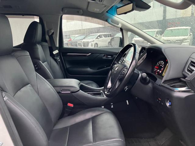 アルファード ２．５Ｓ　Ｃパッケージ　ＪＢＬサウンド　全方位カメラ　デジタルインナーミラー　ＢＳＭ　シートエアコン　黒革シート　レーダークルコン　プリクラッシュセーフティ　ナビ機能付ディスプレイオーディオ　フルセグＴＶ　ＤＶＤデッキ（33枚目）