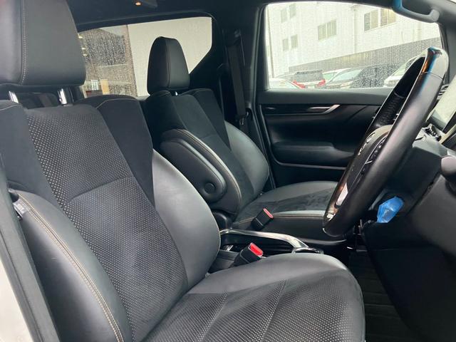 アルファード ２．５Ｓ　タイプゴールド　純正大型後席モニター　デジタルインナーミラー　ＢＳＭ　バックカメラ　両側パワスラ　パワーバックドア　ＡＣ１００Ｖ電源　３眼ヘッドライト　レーダークルコン　プリクラッシュセーフティ　ドラレコ　ＥＴＣ（32枚目）