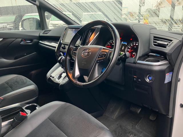 アルファード ２．５Ｓ　タイプゴールド　純正大型後席モニター　デジタルインナーミラー　ＢＳＭ　バックカメラ　両側パワスラ　パワーバックドア　ＡＣ１００Ｖ電源　３眼ヘッドライト　レーダークルコン　プリクラッシュセーフティ　ドラレコ　ＥＴＣ（34枚目）