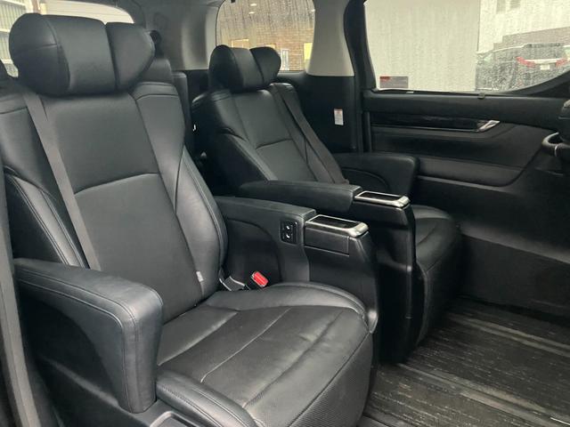 アルファード ２．５Ｓ　Ｃパッケージ　サンルーフ　黒革シート　純正大型後席モニター　純正１０型ナビ　両側パワスラ　パワーバックドア　ＡＣ１００Ｖ電源　レーダークルコン　プリクラッシュセーフティ　レーダークルコン　フルセグＴＶ　ＥＴＣ（31枚目）