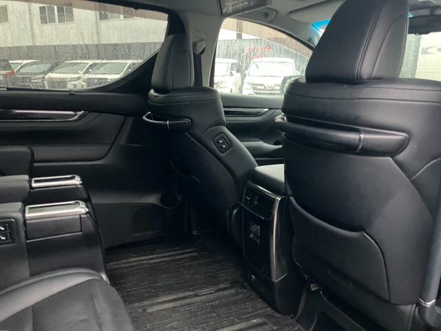 アルファード ２．５Ｓ　Ｃパッケージ　サンルーフ　黒革シート　純正大型後席モニター　純正１０型ナビ　両側パワスラ　パワーバックドア　ＡＣ１００Ｖ電源　レーダークルコン　プリクラッシュセーフティ　レーダークルコン　フルセグＴＶ　ＥＴＣ（33枚目）