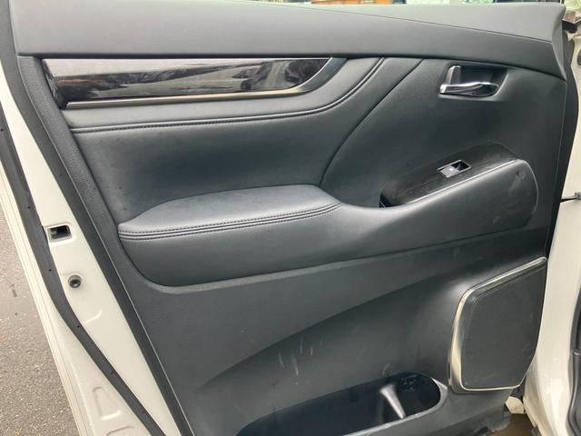 アルファード ２．５Ｓ　Ｃパッケージ　純正ディスプレイオーディオ　純正ＤＶＤデッキ　３眼ＬＥＤヘッドライト　シーケンシャルウインカー　革シート　前席シートエアコン　パワーバックドア　オートハイビーム　パワーシート（16枚目）