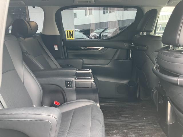 アルファード ２．５Ｓ　Ｃパッケージ　純正ディスプレイオーディオ　純正ＤＶＤデッキ　３眼ＬＥＤヘッドライト　シーケンシャルウインカー　革シート　前席シートエアコン　パワーバックドア　オートハイビーム　パワーシート（29枚目）