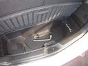 車両最後部ラゲッジ下には小物入れを完備!