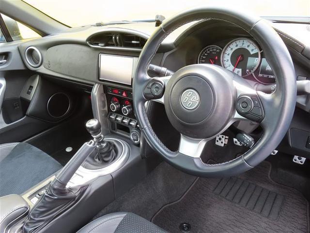 ８６ ＧＴ　半革シート　キーフリ　ＡＵＸ端子　盗難防止　地デジ　スマートキ－　ＥＴＣ車載器　ＶＳＡ　クルコン　オートエアコン　ドラレコ　サイドＳＲＳ　助手席エアバッグ　ＬＥＤヘッドライト　パワーウィンドウ　アルミ（6枚目）