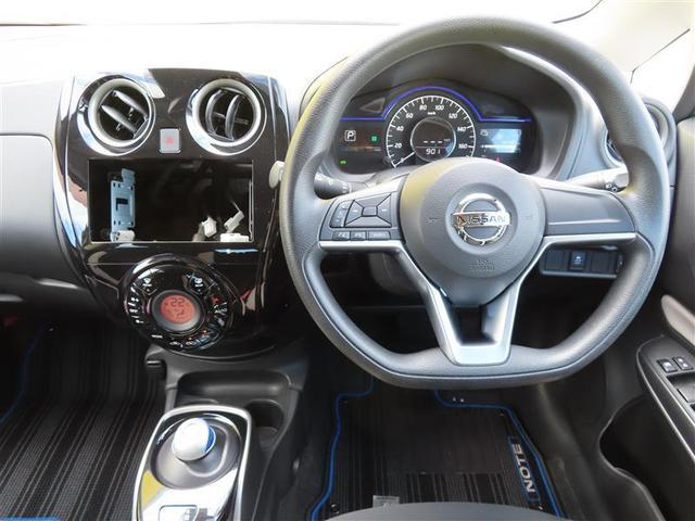ノート e-パワー X 横滑防止装置 Rカメラ 運転席助手席エアバック AUTOエアコン 盗難防止システム AW 運転席エアバッグ キーレスエントリー LEDヘッド アイドリングストップ パワーウィンドウ パワステ ABS(6枚目)