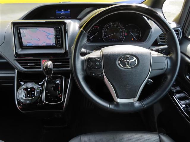 エスクァイア Gi 黒革シート ドライブレコーダ LEDヘッドライト アルミ 両側パワースライドドア ミュージックプレイヤー接続可 リアオートエアコン 寒冷地仕様 クルコン DVD 横滑防止装置 エアバッグ 4WD(2枚目)