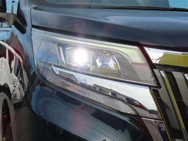 今や主流となってきました「ＬＥＤヘッドランプ」。消費電力も少なく、エコ走行に貢献します。コレが付いているだけで、優越感に浸れますよね。ＨＩＤに負けないくらい明るく安全です。