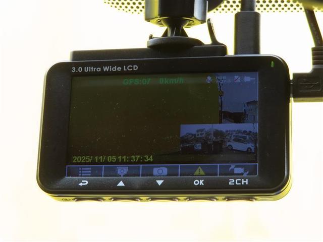 ヴォクシー S-G フルフラット Rカメラ ミュージックプレイヤー接続可 メモリーナビ アルミホイル LEDヘッドランプ 横滑り防止装置 スマートキ キーレスエントリー 3列シート ナビ&TV フルセグテレビ ETC(11枚目)