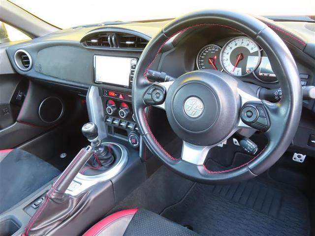 ８６ ＧＴリミテッド　スマキ－　オートクルーズ　ＤＶＤ再生機能　イモビライザー　ＥＴＣ付き　キーレスアクセス　メモリ－ナビ　横滑り防止機能　Ｗエアバック　ＡＵＸ　ナビＴＶ　オートエアコン　アルミホイール　ＡＢＳ　エアバック（2枚目）