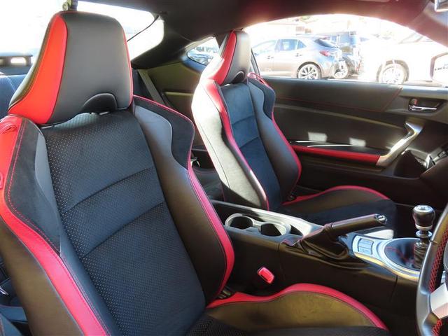 ８６ ＧＴリミテッド　スマキ－　オートクルーズ　ＤＶＤ再生機能　イモビライザー　ＥＴＣ付き　キーレスアクセス　メモリ－ナビ　横滑り防止機能　Ｗエアバック　ＡＵＸ　ナビＴＶ　オートエアコン　アルミホイール　ＡＢＳ　エアバック（17枚目）