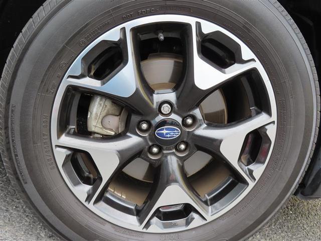 純正１７インチアルミを装備して、見た目も良好です。クルマはやっぱり外見も大切にしたいですよね。純正アルミは高い完成度で、クルマにマッチします。