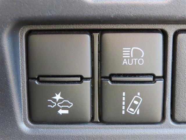 ヴォクシー ＺＳ　煌　ＴＳＳ　両側パワードア　アイドリングストップ車　パワーウィンド　横滑防止　ＤＶＤ可　フルフラットシート　盗難防止装置　スマートエントリー　Ｂカメラ　ＡＵＸ　ＬＥＤヘッドライト　メモリーナビ　３列シート（3枚目）