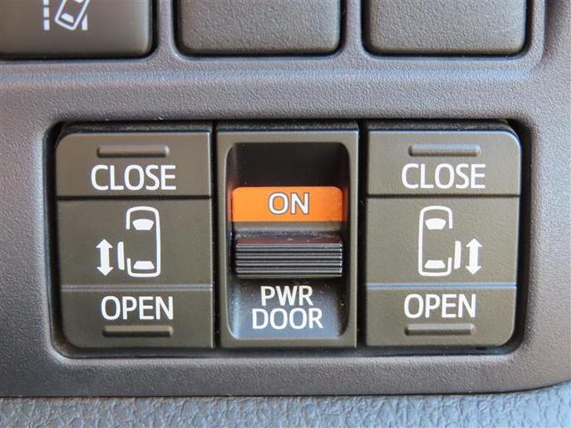 ヴォクシー ＺＳ　煌　ＴＳＳ　両側パワードア　アイドリングストップ車　パワーウィンド　横滑防止　ＤＶＤ可　フルフラットシート　盗難防止装置　スマートエントリー　Ｂカメラ　ＡＵＸ　ＬＥＤヘッドライト　メモリーナビ　３列シート（4枚目）