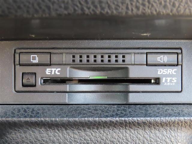 ヴォクシー ＺＳ　煌　ＴＳＳ　両側パワードア　アイドリングストップ車　パワーウィンド　横滑防止　ＤＶＤ可　フルフラットシート　盗難防止装置　スマートエントリー　Ｂカメラ　ＡＵＸ　ＬＥＤヘッドライト　メモリーナビ　３列シート（8枚目）