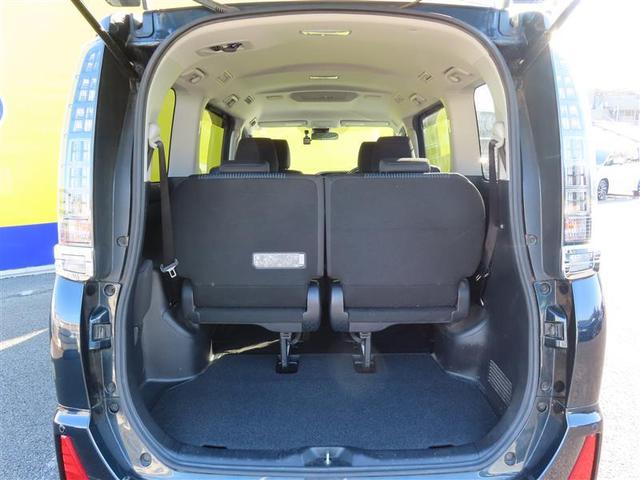 ヴォクシー ＺＳ　煌　ＴＳＳ　両側パワードア　アイドリングストップ車　パワーウィンド　横滑防止　ＤＶＤ可　フルフラットシート　盗難防止装置　スマートエントリー　Ｂカメラ　ＡＵＸ　ＬＥＤヘッドライト　メモリーナビ　３列シート（21枚目）