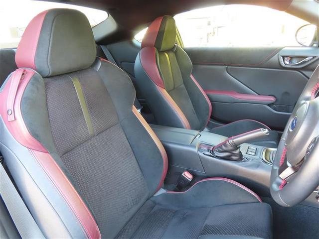 内装は、スポーティなブラックです！黒は全体を引き締める効果があります。汚れも目立ちにくいので、様々な用途に使えそうですね。