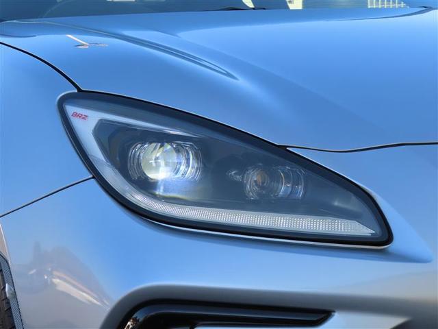 今や主流となってきました「ＬＥＤヘッドランプ」。消費電力も少なく、エコ走行に貢献します。コレが付いているだけで、優越感に浸れますよね。ＨＩＤに負けないくらい明るく安全です。