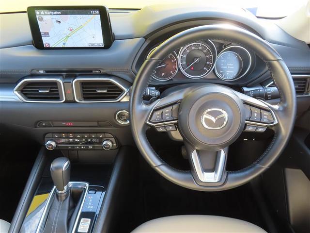 ボディはピカピカでも、室内は汚れがいっぱい・・・というクルマには乗りたくありませんね。当社の車両は全てルームクリーニングします！