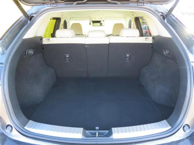 後部座席に座った場合でも、トランクはしっかりスペースを確保しています！みんなで旅行に出かけても、カバンやお土産もしっかり積めます。