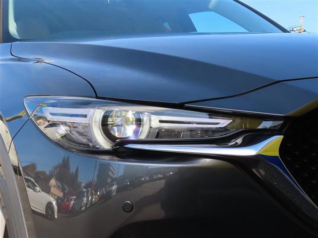 今や主流となってきました「ＬＥＤヘッドランプ」。消費電力も少なく、エコ走行に貢献します。コレが付いているだけで、優越感に浸れますよね。ＨＩＤに負けないくらい明るく安全です。