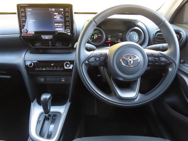 ヤリスクロス ハイブリッドＧ　ＴＳＳ　イモビライザー　バックモニタ－　エアコン　インテリキー　パワーウィンド　Ｗエアバック　オートクルーズ　メディアプレイヤー接続　キーフリー　横滑防止装置　サイドエアバッグ　エアバッグ　アルミ（2枚目）