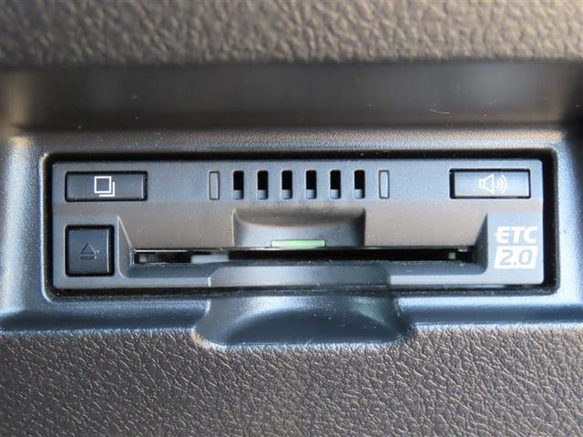 ヴィッツ ハイブリッドＵ　バックガイドモニター　衝突軽減システム　地デジ　ＡＵＸ　ＬＥＤヘッドライト　ＤＶＤ再生可　ＥＴＣ　オートエアコン　クルーズコントロール　メモリナビ　エアバッグ　キーフリー　横滑り防止機能　ナビ＆ＴＶ（8枚目）