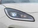 今や主流となってきました「LEDヘッドランプ」。消費電力も少なく、エコ走行に貢献します。コレが付いているだけで、優越感に浸れますよね。HIDに負けないくらい明るく安全です。