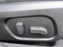 運転する時はドライビングポジションが気になりますよね。パワーシートで座席位置の微調整もしっかりできます。高級感がある装備としても人気があります。