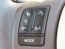 運転中、オーディオの操作をしてて、ハッとしたことはありませんか?ステアリングスイッチは、運転中でもハンドルでオーディオの操作が可能です。安全なドライブをサポートします。